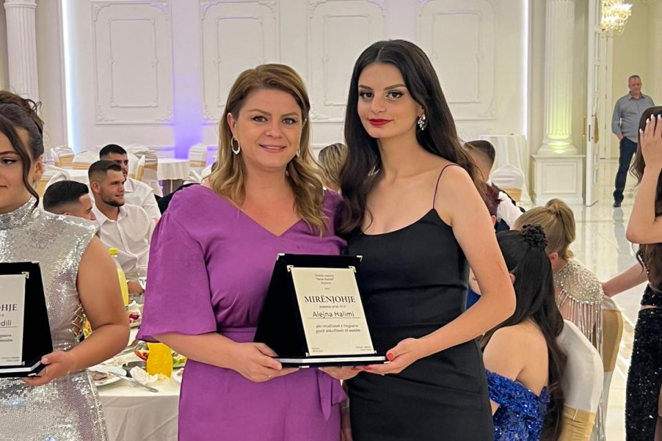 kujd. Shermine Beluli & Alejna Halimi