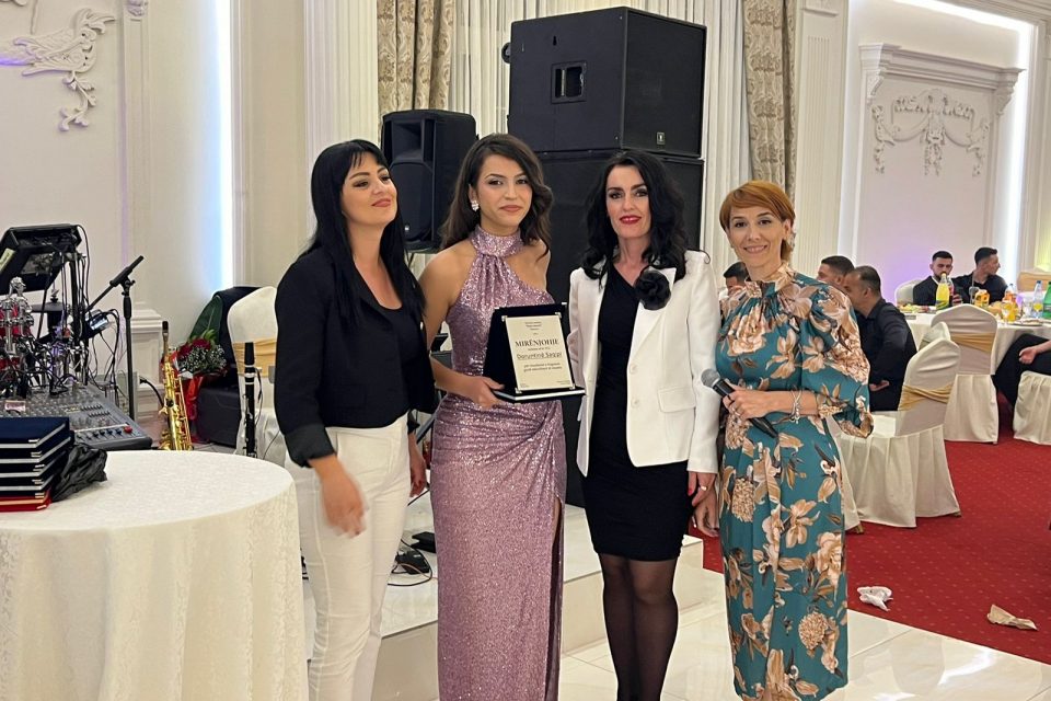 kujd. Adelina Asani & Doruntinë Saqipi